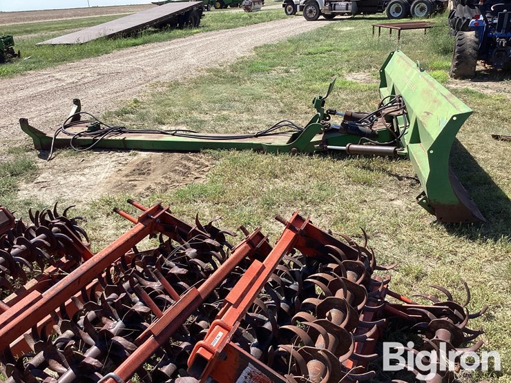 john-deere-12-image-4