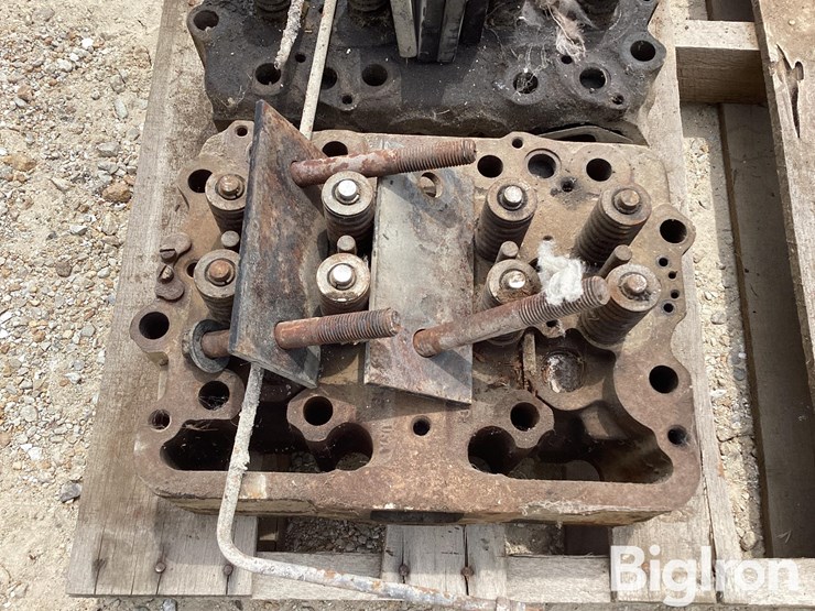 cummins-big-cam-heads,-15.5"-fly-wheel,-cab-jack,-rocker-box-w/-cover-image-12