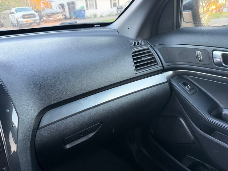 2016-ford-explorer-police-interceptor-image-36