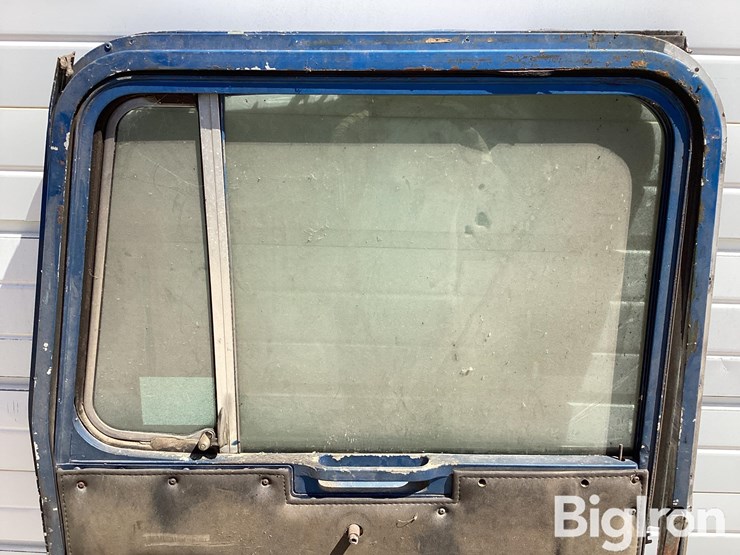 kenworth-front-passenger-side-bottom-latch-door-image-9