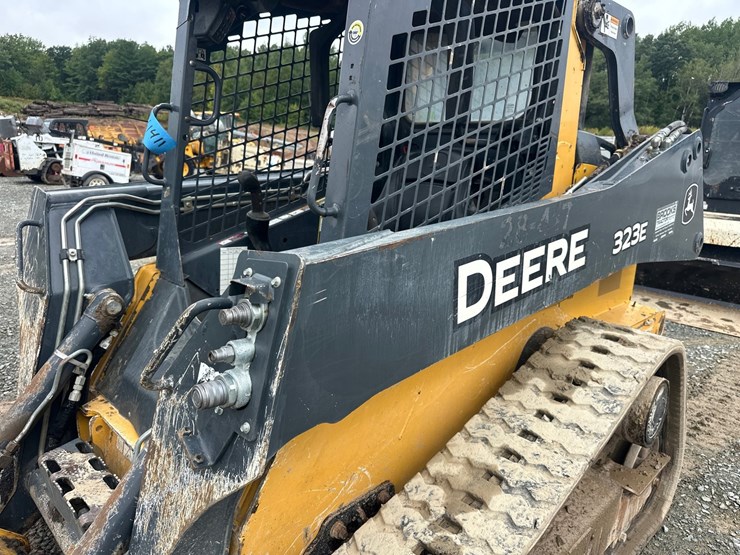 deere-323e-image-20