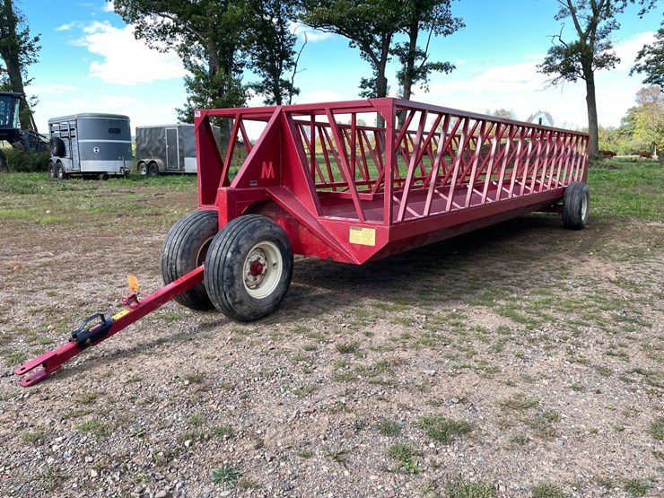 #1609-•-notch-24'-feeder-wagon-image-1