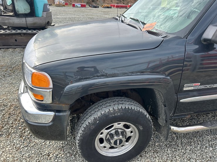 2005-gmc-sierra-2500-image-13
