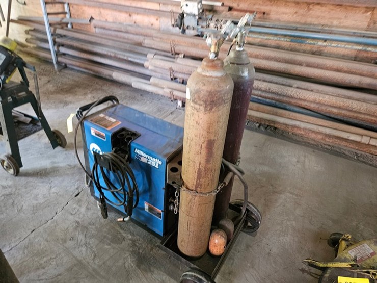 #8712-•-miller-millermatic-251-welder-image-16