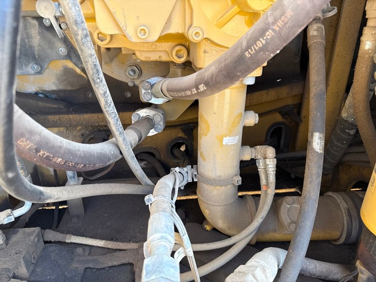 2019-caterpillar-352f-image-66