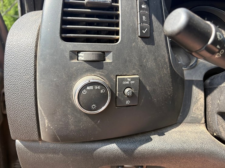 2010-chevrolet-silverado-2500-image-42