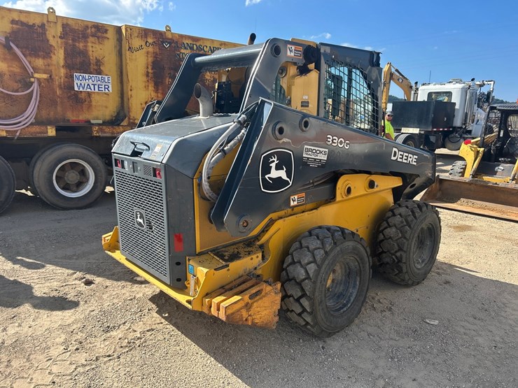 2021-deere-330g-image-5