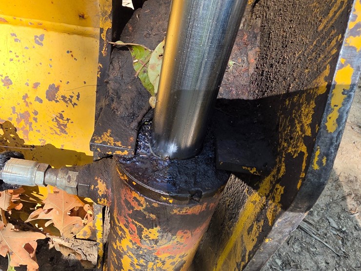 deere-555g-image-92