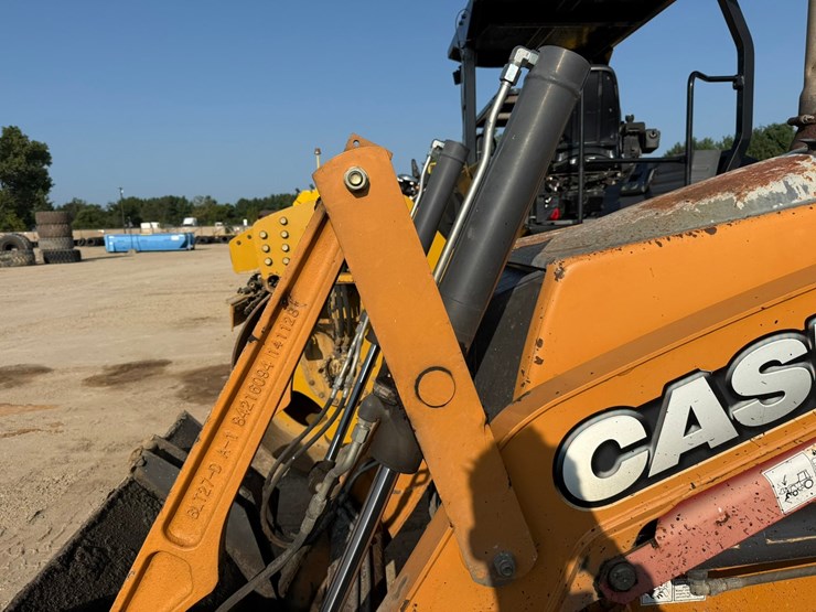 #2486-•-2015-case-570nep-skip-loader-image-23