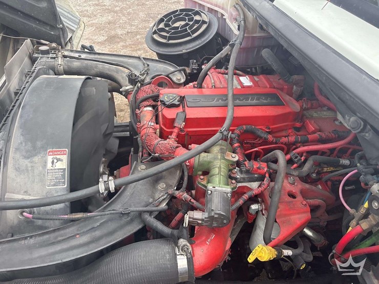 2012-freightliner-m2-106-image-22