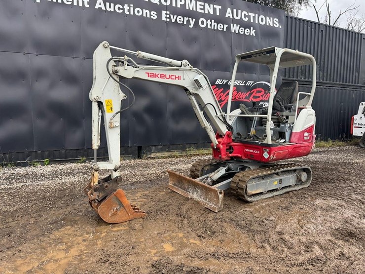 2017-takeuchi-tb230-image-2