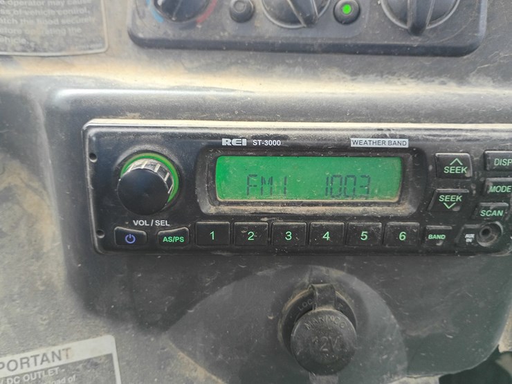 2013-kubota-rtv1100-image-28