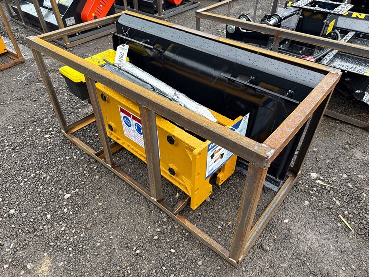 #6029-•-agrotk-680-skid-steer-hyd-breaker-image-4