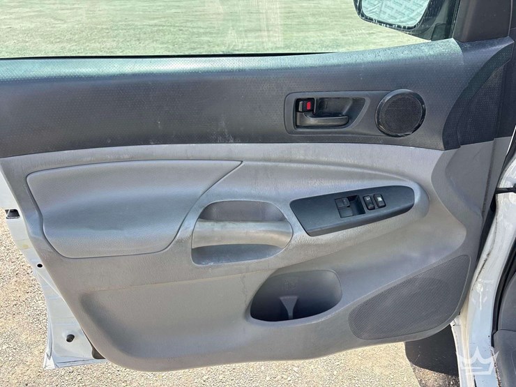 2014-toyota-tacoma-image-10
