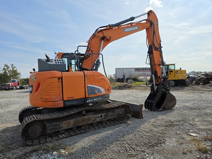 doosan-dx140-lcr-image-17