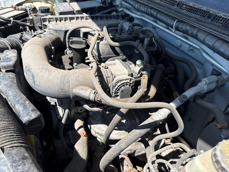 #1389-•-2017-nissan-pickup-truck-image-18