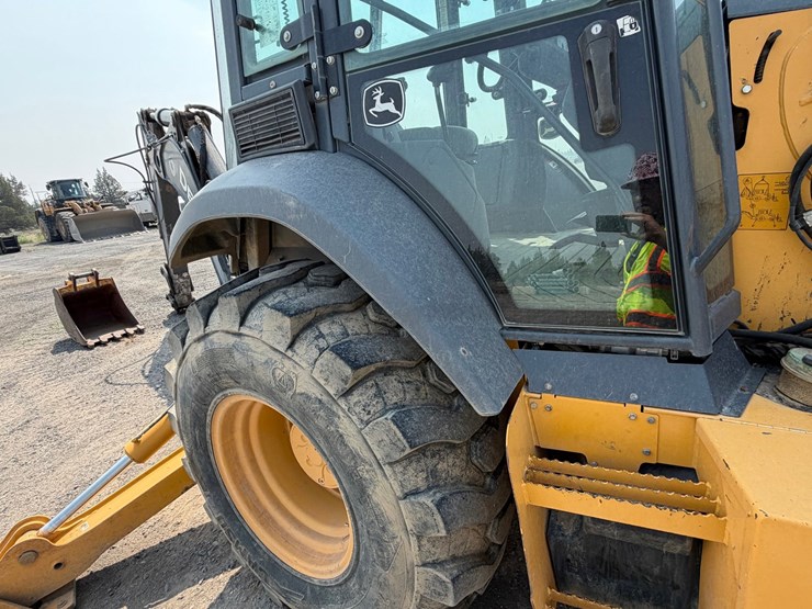 2016-deere-410l-image-27