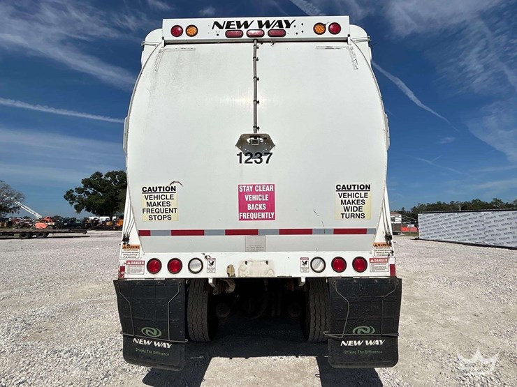 2017-peterbilt-520-image-23