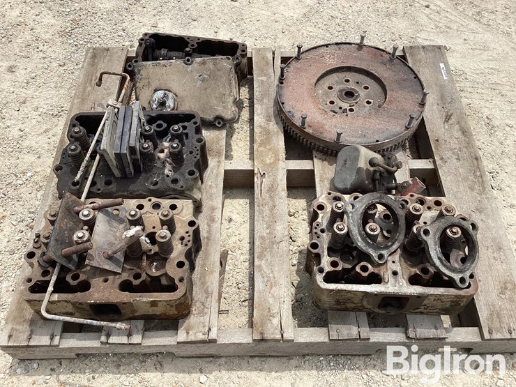 cummins-big-cam-heads,-15.5"-fly-wheel,-cab-jack,-rocker-box-w/-cover-image-4