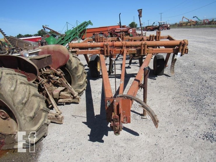 massey-ferguson-129-image-4