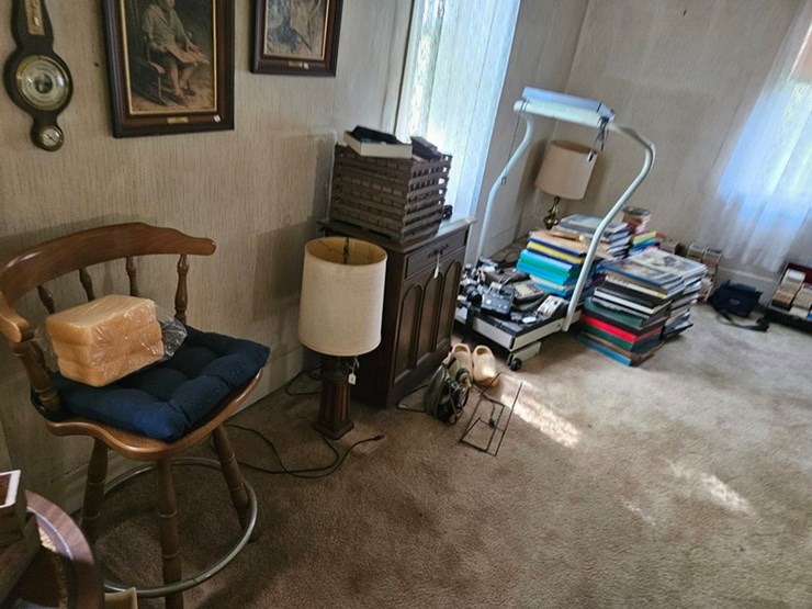 #8001-•-live-on-the-ground-house-hold-items-image-25
