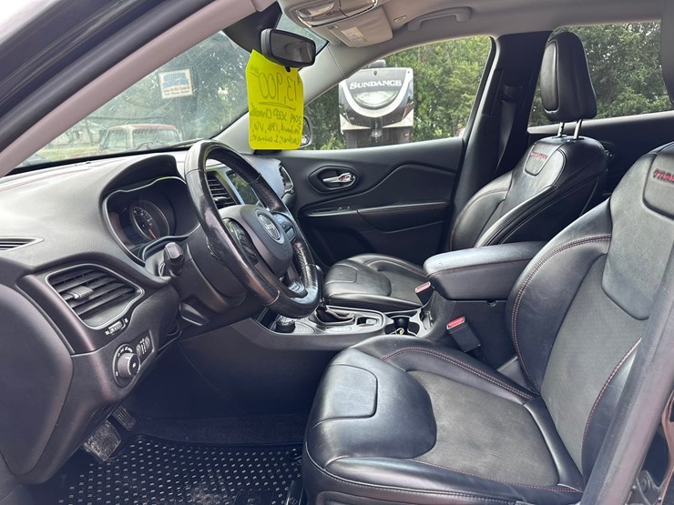 2019-jeep-cherokee-image-16