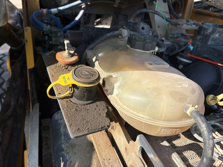 2021-deere-330g-image-33