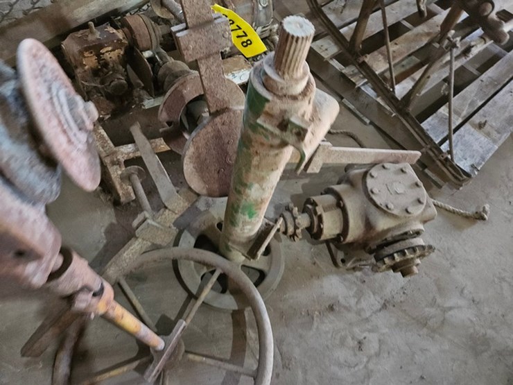 #8778-•-pump,-gear-box,-&-misc-items-image-4