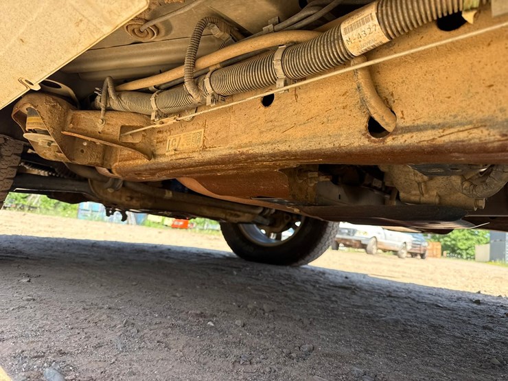 #1395-•-2019-chevrolet-silverado-4x4-pickup-truck-image-23