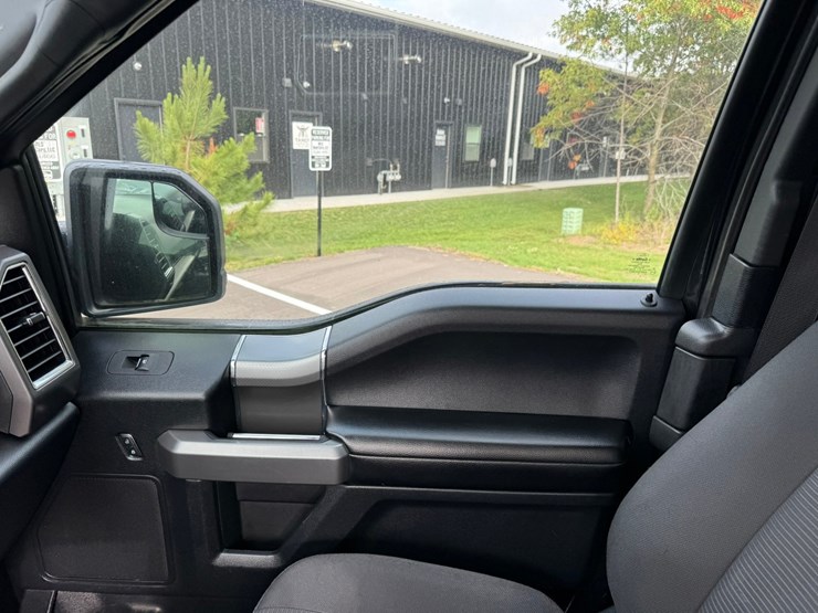 2015-ford-f150-xlt-image-32