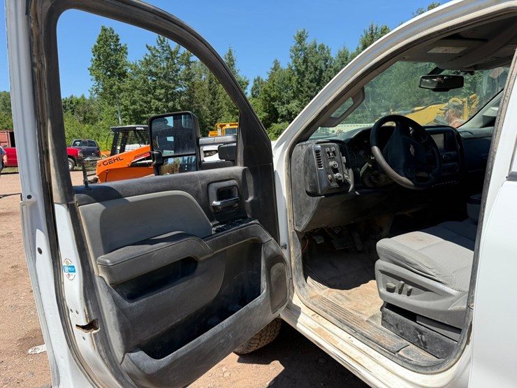 2019-chevrolet-2500hd-image-53