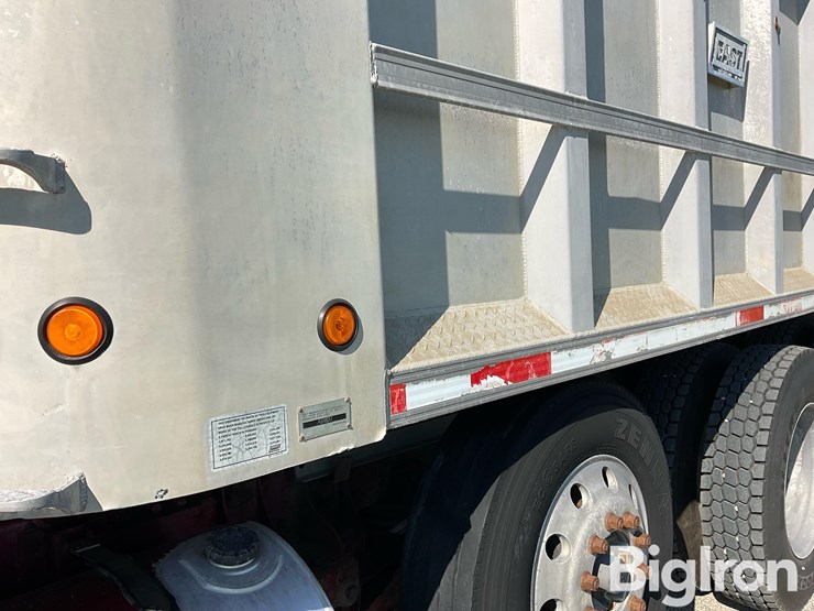 2005-kenworth-w900b-image-15