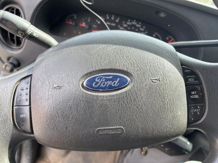 2006-ford-e350-image-37