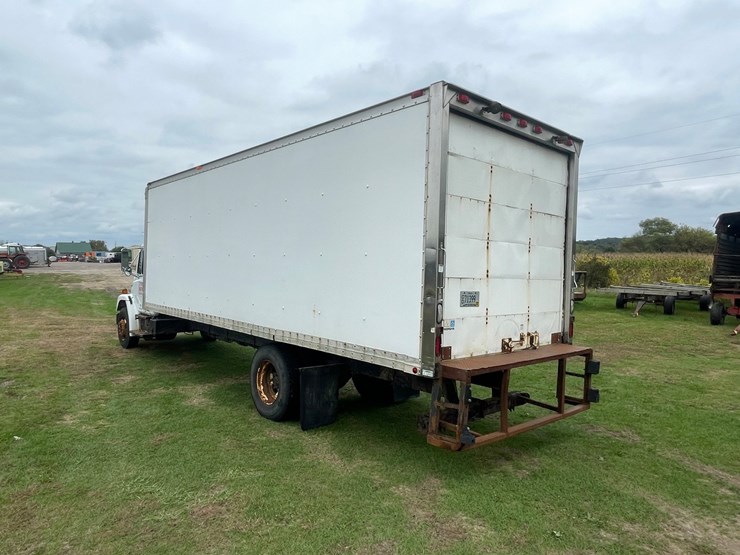 2004-freightliner-fl70-image-4
