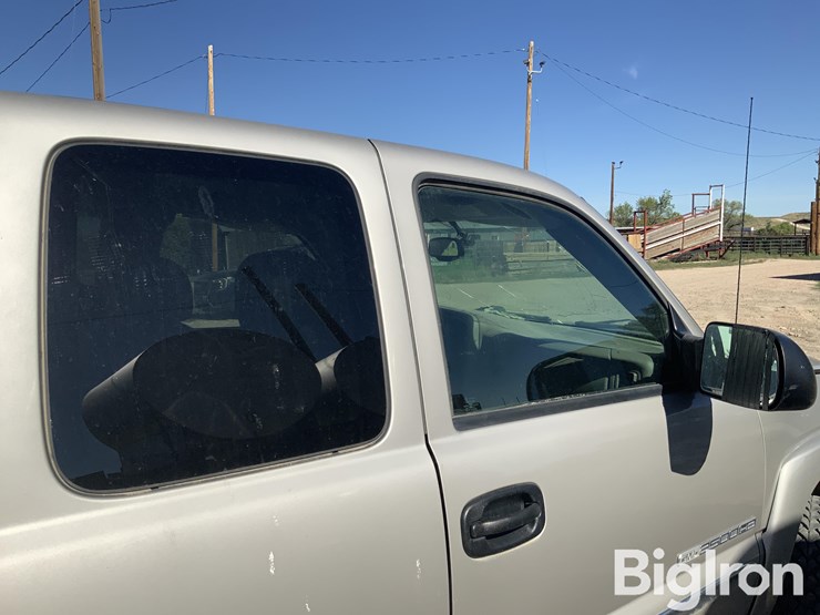 2004-gmc-sierra-2500-image-17