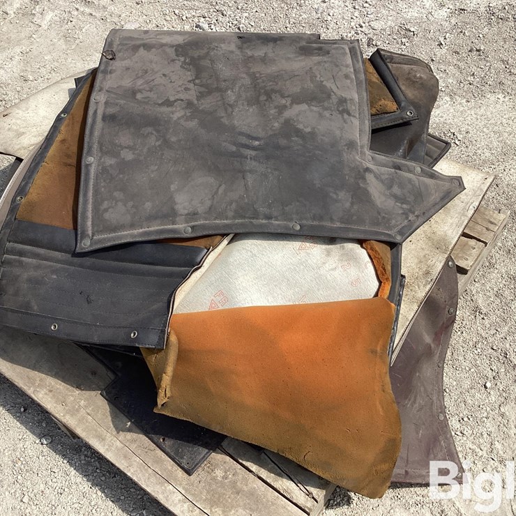 Kenworth Cabover Dog House Cover & Additional Upholstery