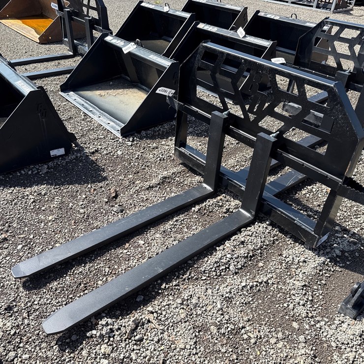 #2047 • BLUE DIAMOND 48" SKID STEER PALLET FORKS