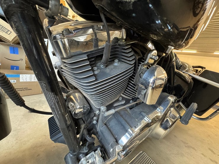 #1922-•-2011-harley-davidson-electra-glide-classic-motorcycle-image-17