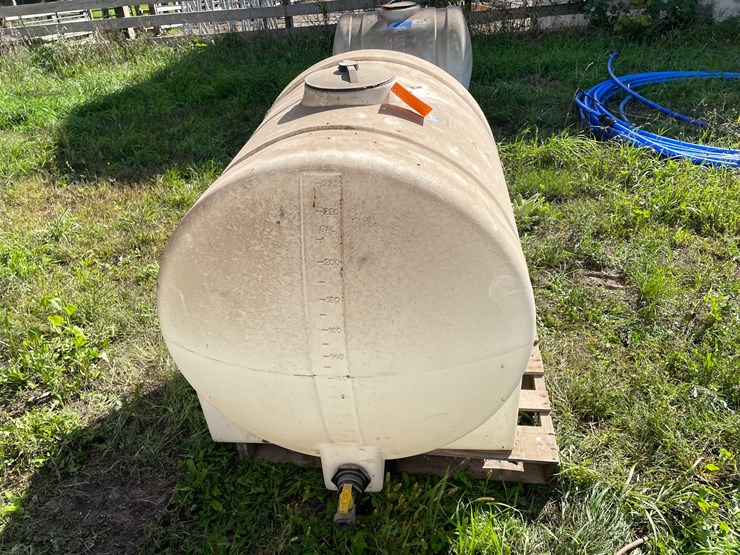 #1635-•-225-gallon-poly-tank-image-2