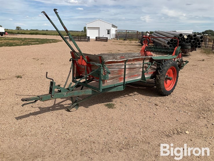 new-idea-m-12a-manure-spreader-image-1