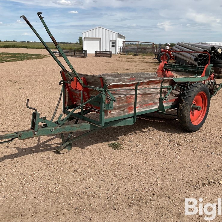 New Idea M-12A Manure Spreader