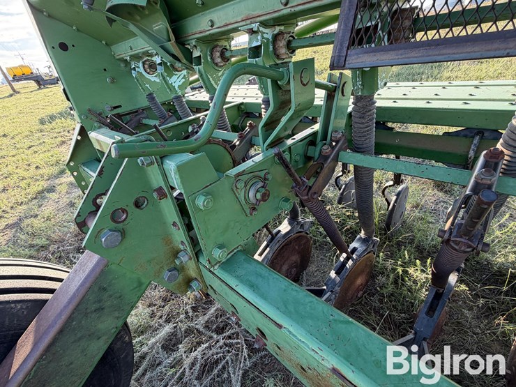 john-deere-520-image-11