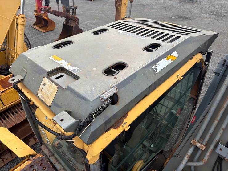deere-200d-lc-image-23