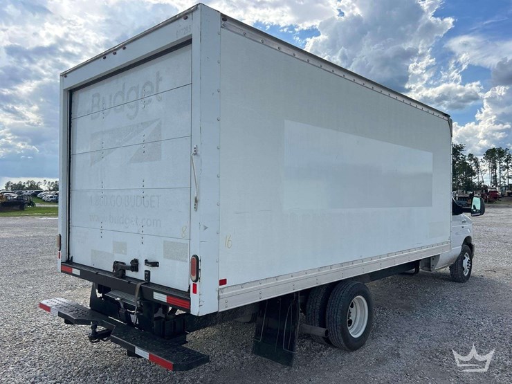 2019-ford-e350-image-3