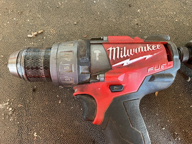 #5511-•-milwaukee-18v-drill-and-drill-driver-image-4