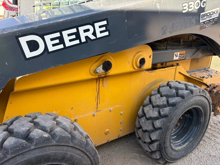 2021-deere-330g-image-10