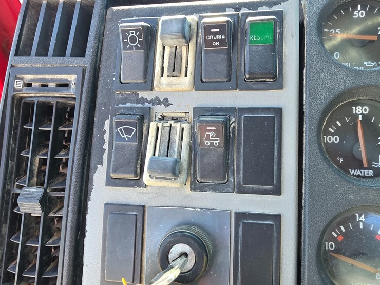 1997-freightliner-fl70-image-66