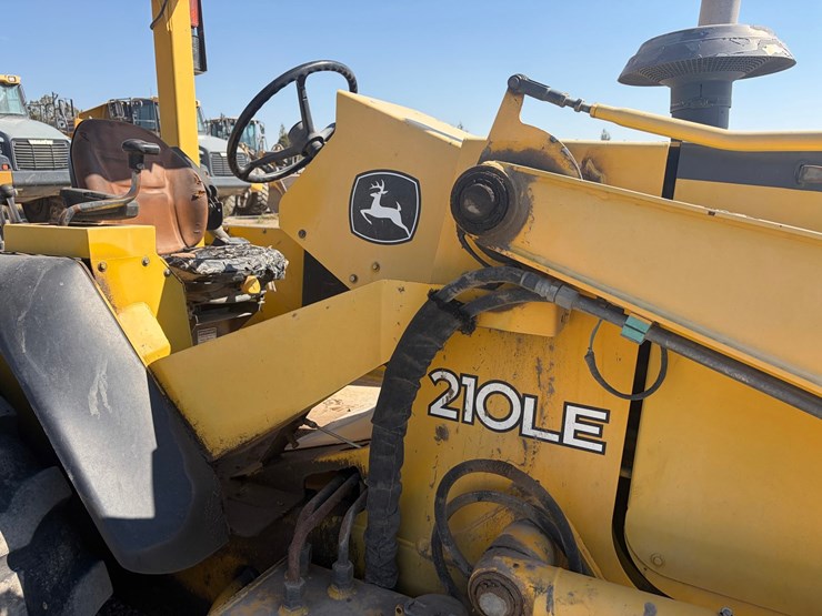 2007-deere-210le-image-17