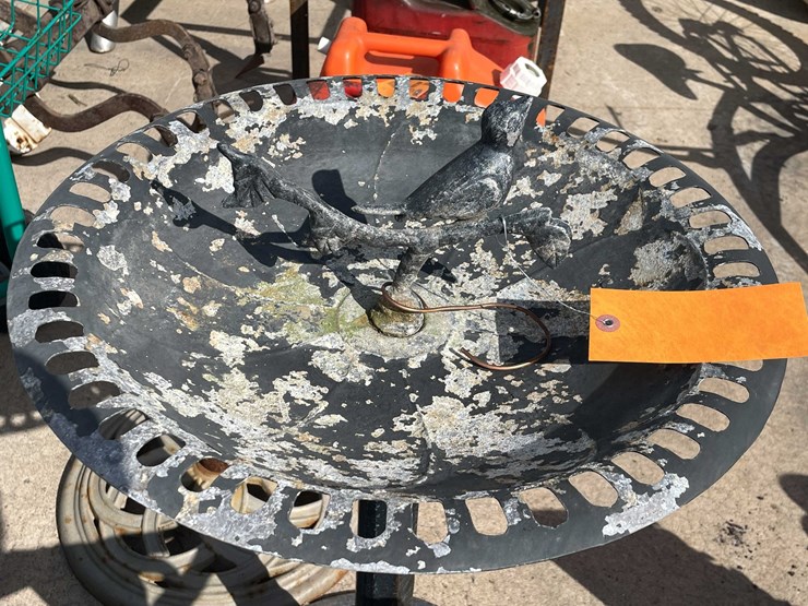 #4082-•-bird-bath-and-patio-umbrella-base-(03)-image-6
