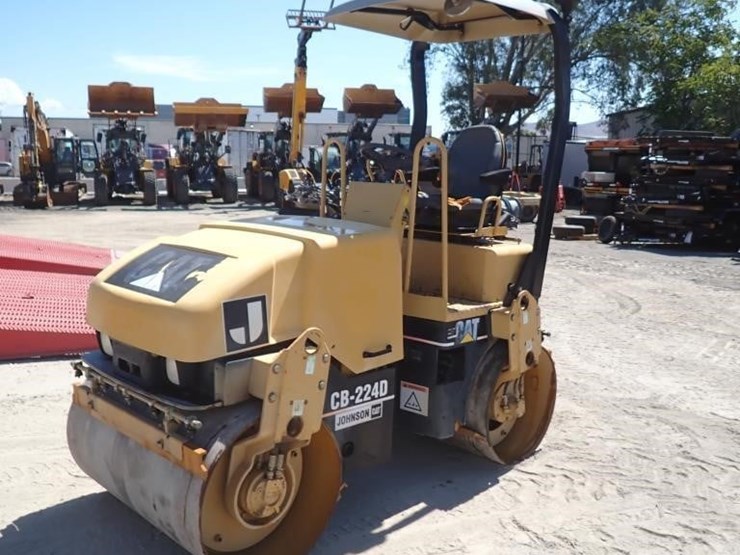 2002-caterpillar-cb-224d-image-1